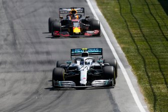Valtteri Bottas, Mercedes AMG W10, Max Verstappen, Red Bull Racing RB15