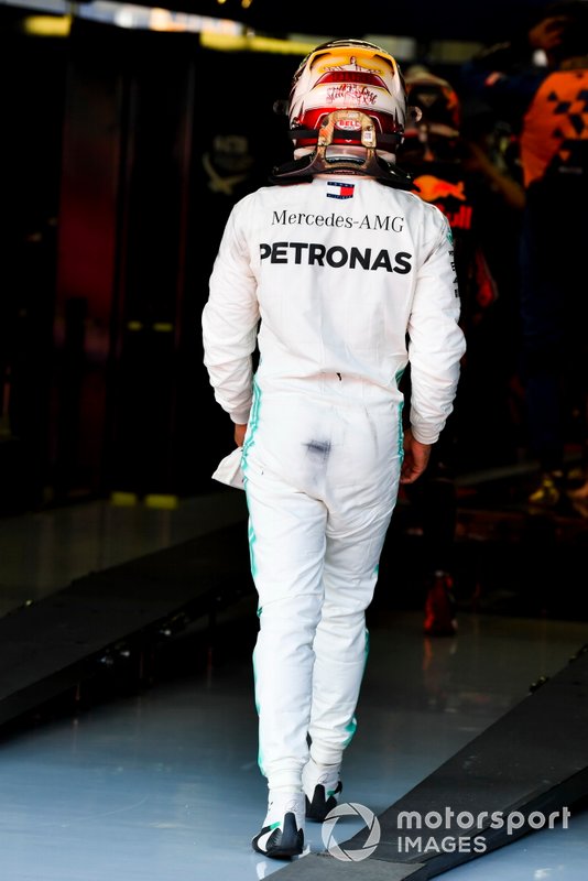 Lewis Hamilton, Mercedes AMG F1 cammina nel Parc Ferme