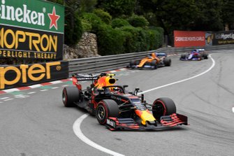 Pierre Gasly, Red Bull Racing RB15, Carlos Sainz Jr., McLaren MCL34, Daniil Kvyat, Toro Rosso STR14