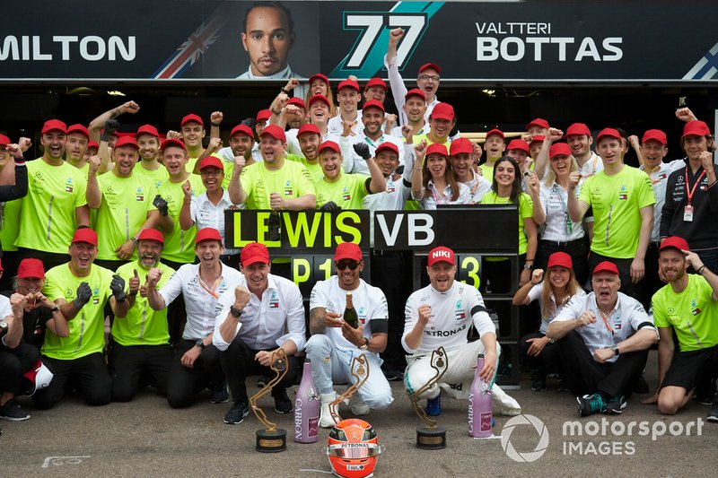 Lewis Hamilton, Mercedes AMG F1, 1st position, Valtteri Bottas, Mercedes AMG F1, 3rd position, Toto Wolff, Executive Director (Business), Mercedes AMG, and the Mercedes team celebrate victory