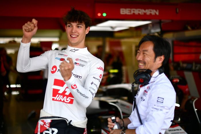 Oliver Bearman, Haas F1 Team, Ayao Komatsu, Haas F1 Team