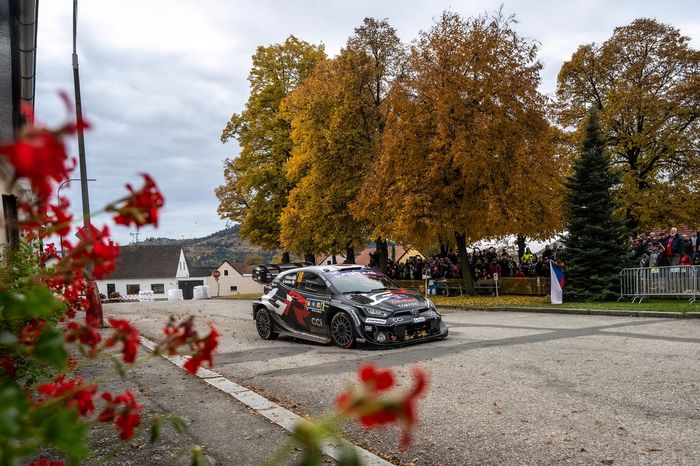 Такамото Кацута, Аарон Джонстон, Toyota Gazoo Racing WRT Toyota GR Yaris Rally1