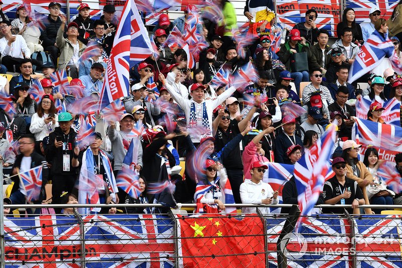 Crowd support for Lewis Hamilton, Mercedes AMG F1