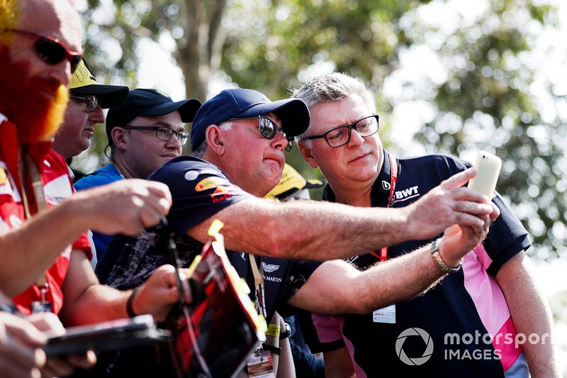 Otmar Szafnauer, Chief Operating Officer, Racing Point, with fans