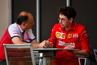 Frederic Vasseur, Team Principal, Alfa Romeo Racing ve Mattia Binotto, Takım Patronu, Ferrari