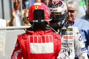 Michael Schumacher, Ferrari et Kimi Raikkonen, McLaren en parc fermé