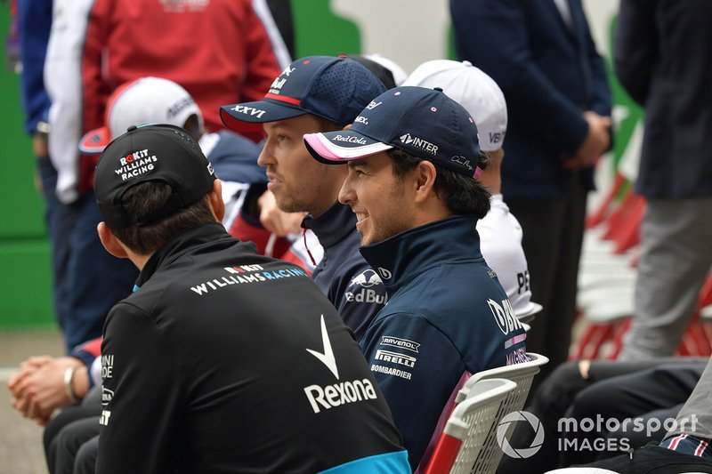 Robert Kubica, Williams Racing, and Sergio Perez, Racing Point, talk