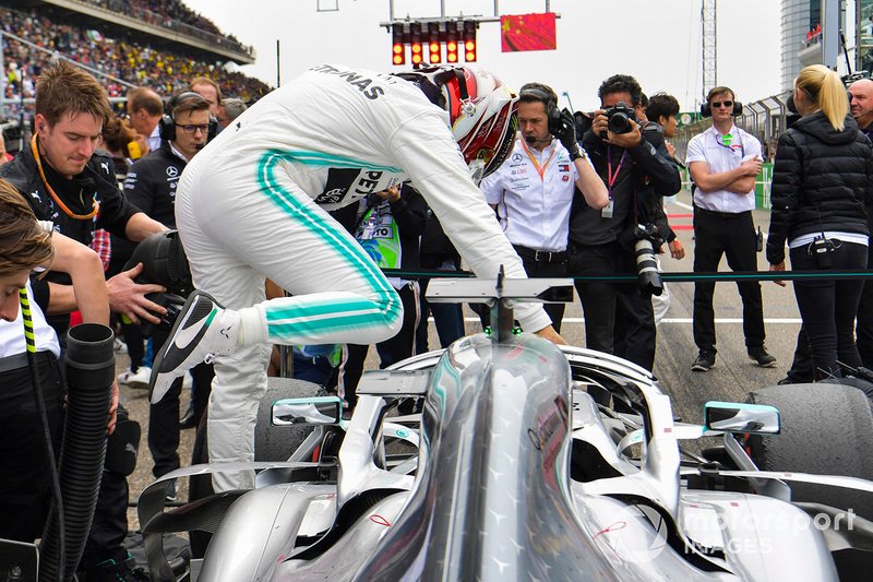 Lewis Hamilton, Mercedes AMG F1, en la parrilla