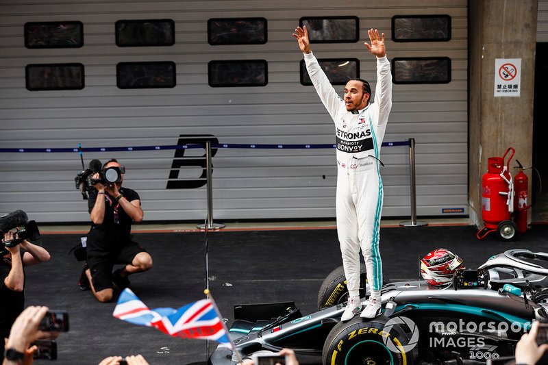 El ganador Lewis Hamilton, Mercedes AMG F1 W10