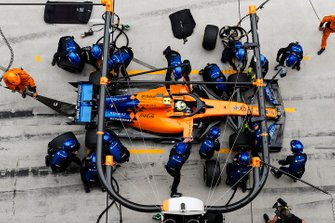 Lando Norris, McLaren MCL34 pit stop