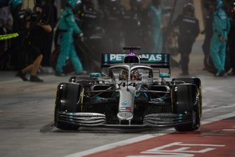 Lewis Hamilton, Mercedes AMG F1 W10, pit stop