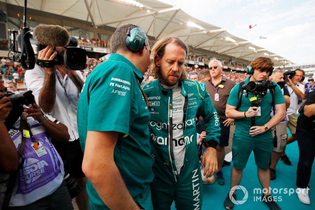 Sebastian Vettel, Aston Martin, en la parrilla