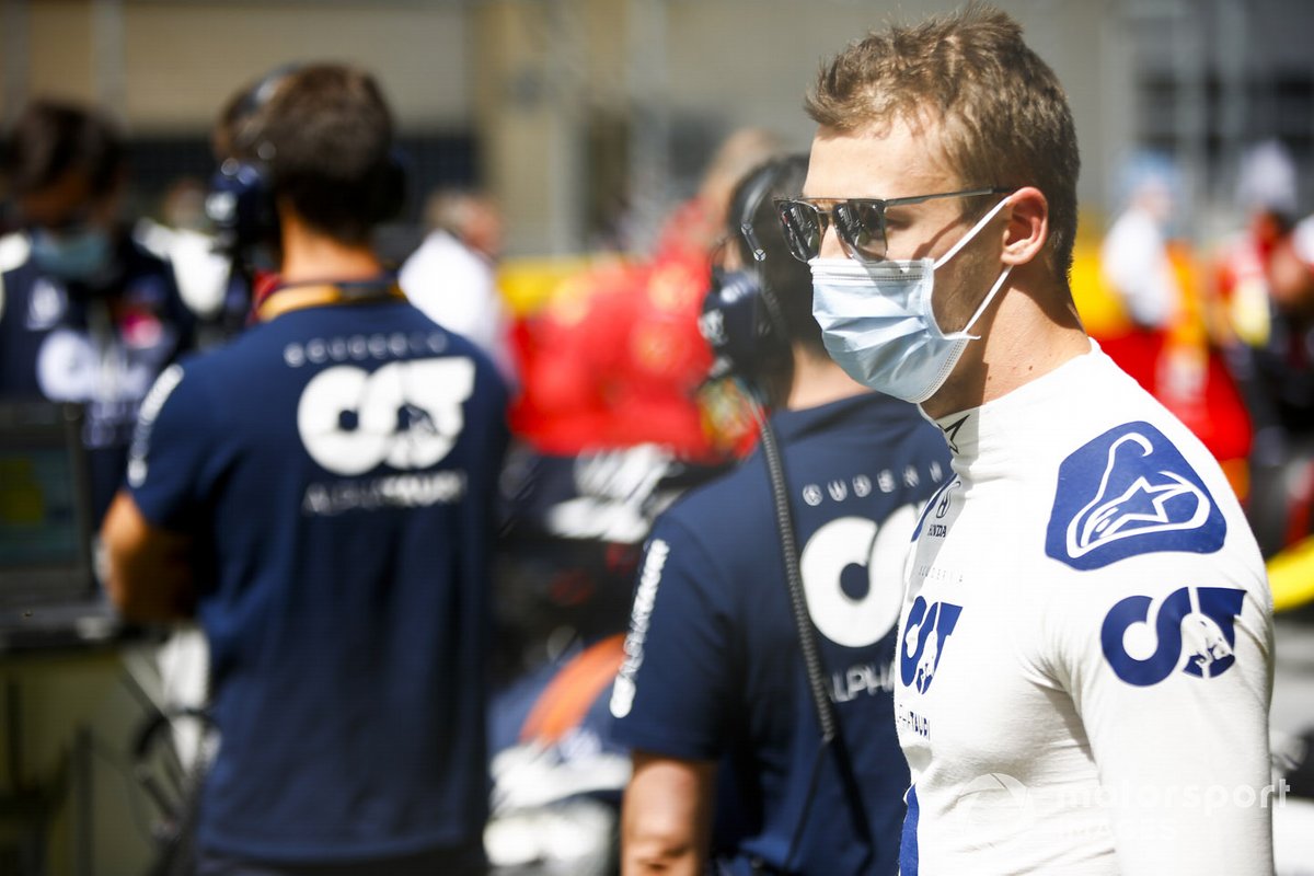 Daniil Kvyat, AlphaTauri, on the grid
