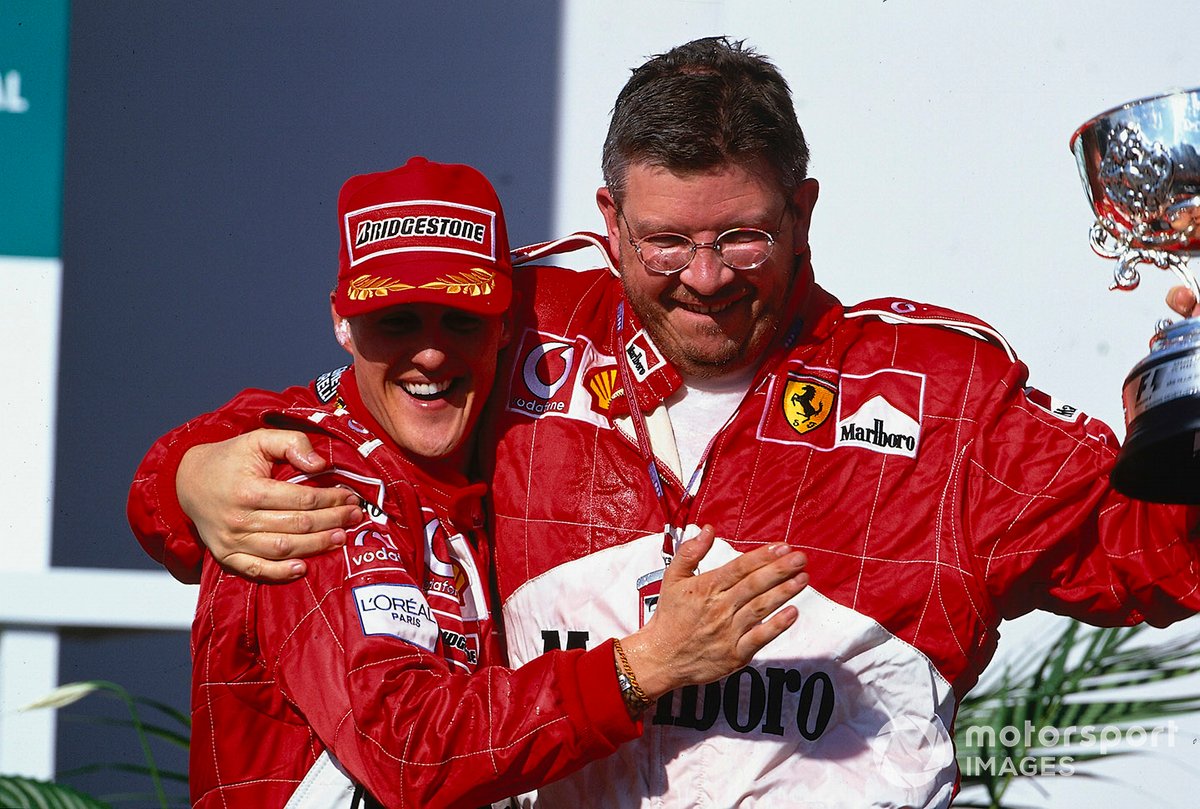 Michael Schumacher y Ross Brawn celebran la victoria