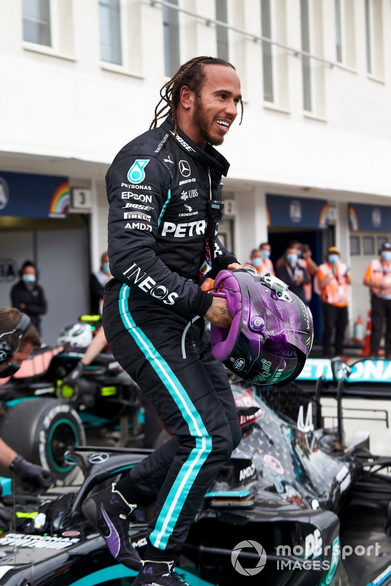 Lewis Hamilton, Mercedes-AMG Petronas F1, festeggia la vittoria al parc ferme