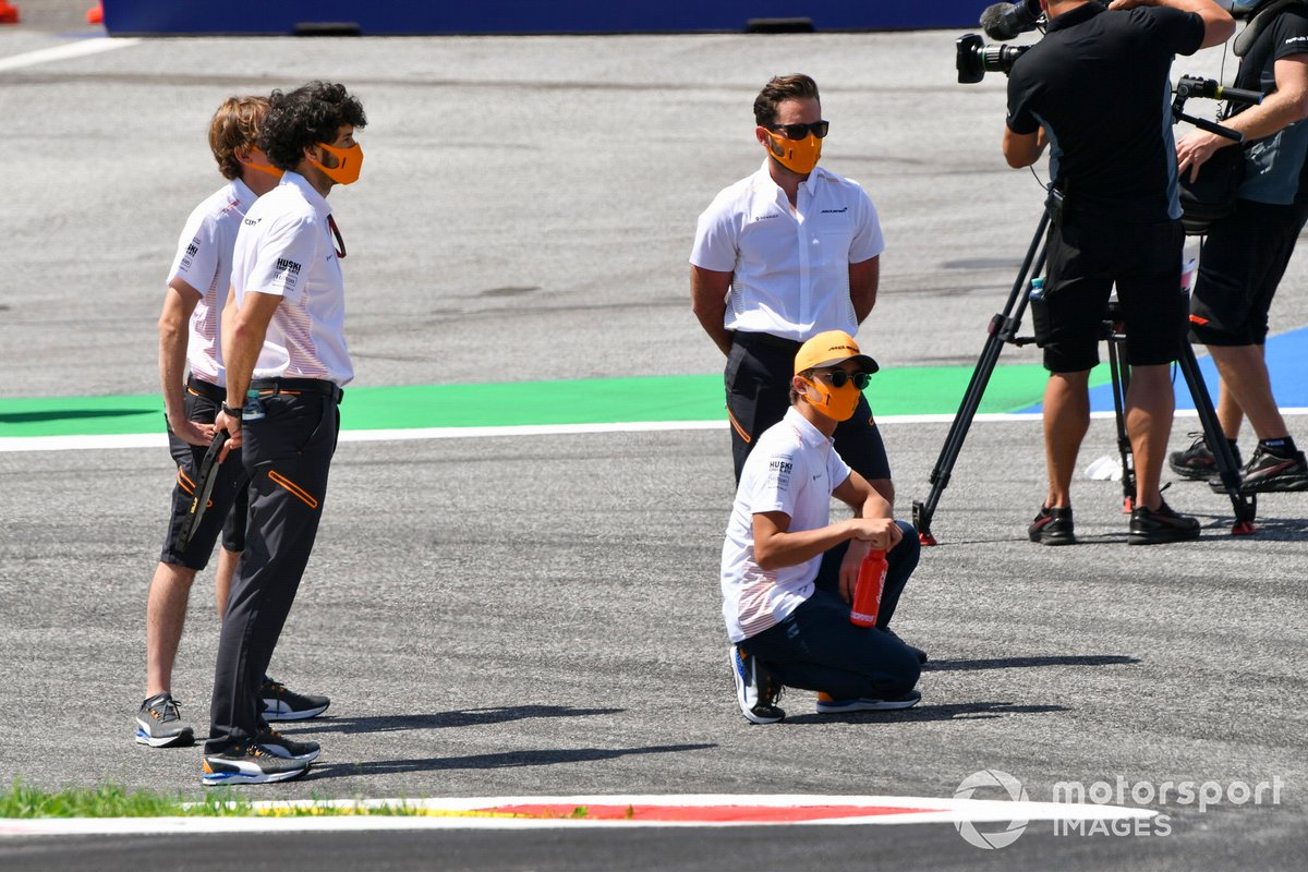 Lando Norris, McLaren, reconnaît la piste