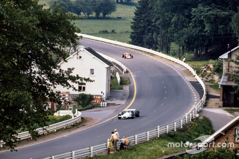 Rolf Stommelen, Brabham BT33 Ford leads John Miles, Lotus 72B Ford