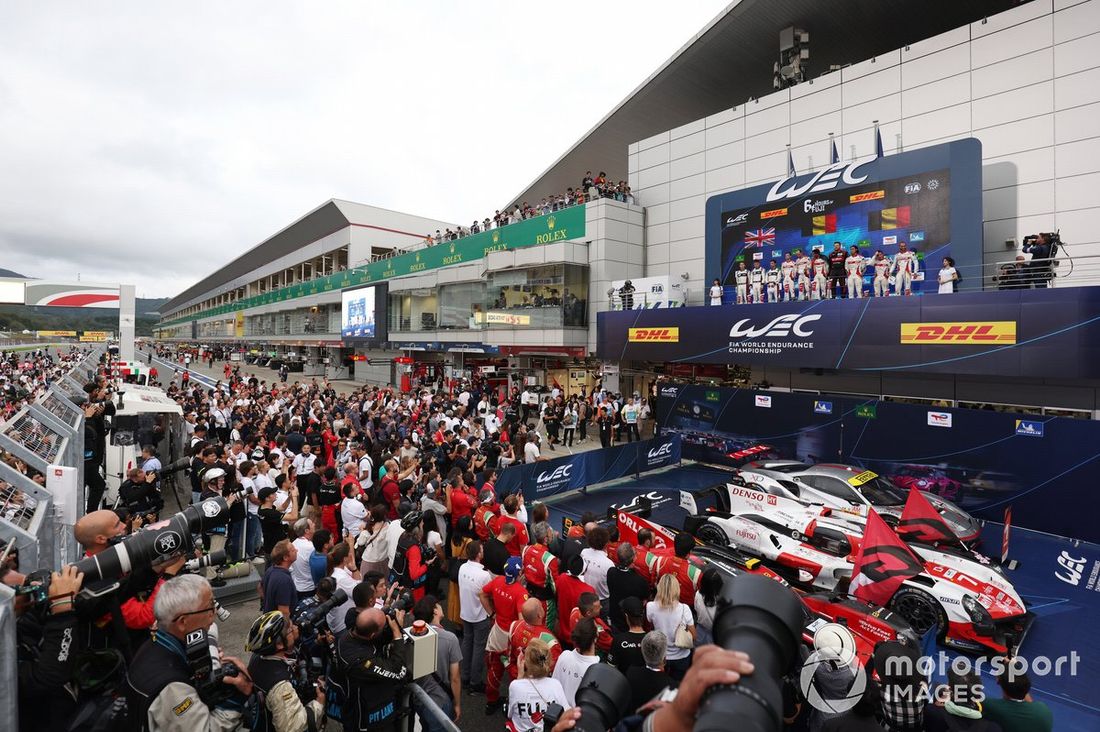 Podio: #7 Toyota Gazoo Racing Toyota GR010 - Hybrid: Mike Conway, Kamui Kobayashi, José María López, 
