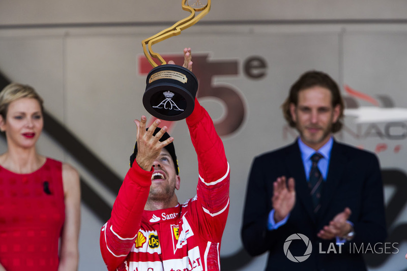 Sebastian Vettel, já na Ferrari, quebrou a escrita com um carro que seria superado por Hamilton mais tarde naquele ano.