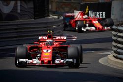 Kimi Räikkönen, Ferrari SF70H; Sebastian Vettel, Ferrari SF70H