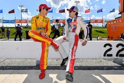 Joey Logano, Team Penske, Ford; Ryan Blaney, Wood Brothers Racing, Ford