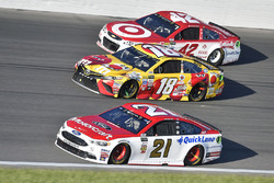 Ryan Blaney, Wood Brothers Racing Ford, Kyle Busch, Joe Gibbs Racing Toyota, Kyle Larson, Chip Ganas