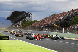 Sebastian Vettel, Ferrari SF70H, Lewis Hamilton, Mercedes AMG F1 W08, lead at the start of the race