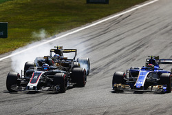 Romain Grosjean, Haas F1 Team VF-17, Jolyon Palmer, Renault Sport F1 Team RS17, Pascal Wehrlein, Sau