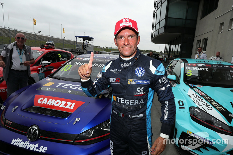 Il vincitore della gara Gianni Morbidelli, West Coast Racing, Volkswagen Golf GTi TCR