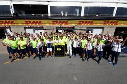 Lance Stroll, Williams, celebrates his first points, team members