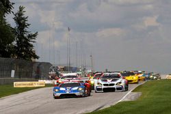 GTLM start: #66 Chip Ganassi Racing Ford GT: Dirk Müller, Joey Hand leads