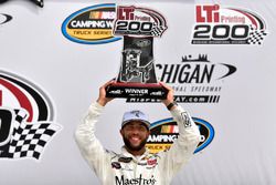 Race winner Darrell Wallace Jr., MDM Motorsports Chevrolet