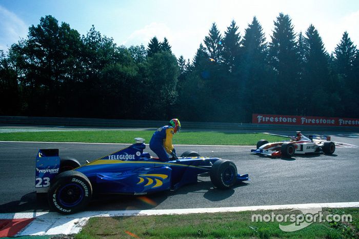 Ricardo Zonta, BAR 01-Supertec, is passed by team mate Jacques Villeneuve, BAR 01-Supertec