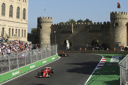 Sebastian Vettel, Ferrari SF70H, Max Verstappen, Red Bull Racing RB13