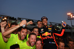 Race winner Daniel Ricciardo, Red Bull Racing celebrates with the team