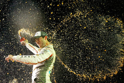 Campeón 2016 y ganador de la carrera, Daniel Suárez, Joe Gibbs Racing Toyota
