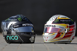 I caschi di Nico Rosberg, Mercedes AMG F1, Lewis Hamilton, Mercedes AMG F1