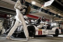 #1 Porsche Team Porsche 919 Hybrid: Timo Bernhard, Mark Webber, Brendon Hartley