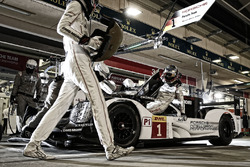 #1 Porsche Team Porsche 919 Hybrid: Timo Bernhard, Mark Webber, Brendon Hartley