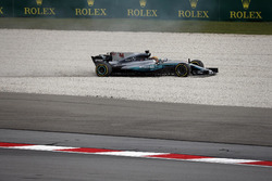 Lewis Hamilton, Mercedes-Benz F1 W08 pist dışına çıkıyor
