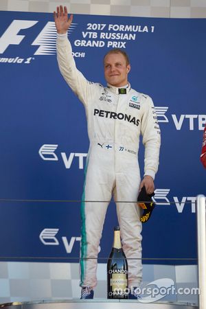 Le vainqueur Valtteri Bottas, Mercedes AMG F1