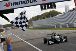 Checkered flag for Lando Norris, Carlin Dallara F317 - Volkswagen