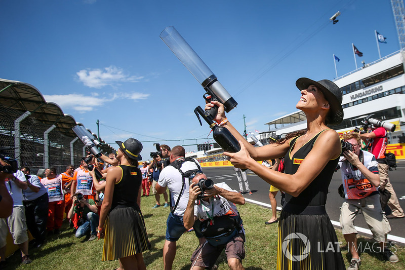 Grid girl fires T-Shirts into the crowd with a T-Shirt Gun