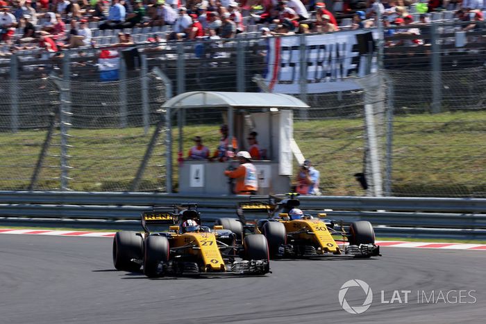 Nico Hulkenberg, Renault Sport F1 Team RS17 y Jolyon Palmer, Renault Sport F1 Team RS17