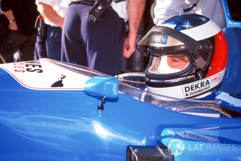 Michael Schumacher prueba el Ligier JS39B Renault para evaluar el motor Renault V10