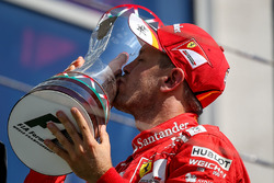 Podium: race winner Sebastian Vettel, Ferrari