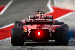 Sebastian Vettel, Ferrari SF70H, en Kimi Raikkonen, Ferrari SF70H