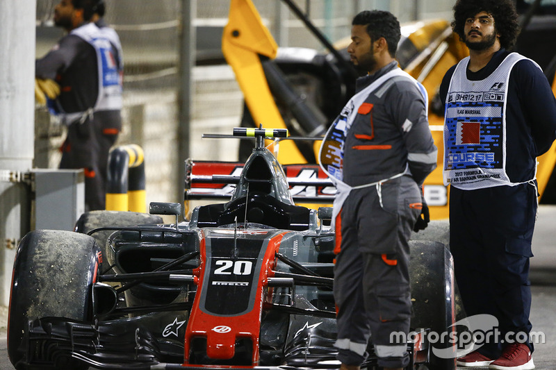 DNF Kevin Magnussen, Haas F1 Team VF-17 Ferrari