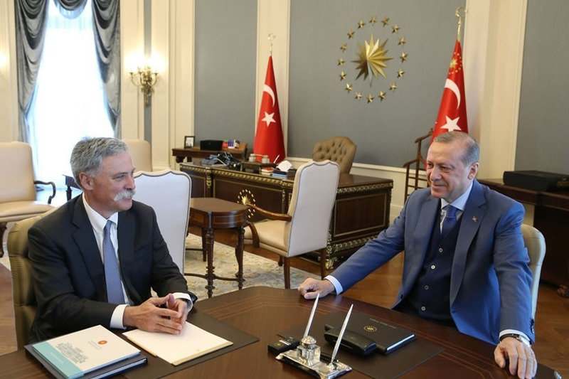 Recep Tayyip Erdoğan, le président de la Turquie, reçoit Chase Carey, le directeur général de la F1, dans le Complexe Présidentiel