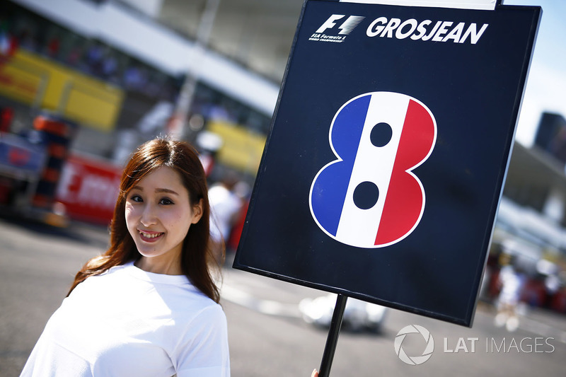 Chica de la parrilla de Romain Grosjean, Haas F1 Team